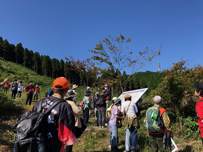 姶良市職員の解説の様子（10月3日）