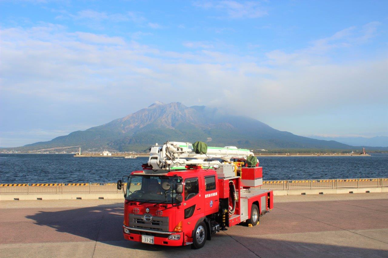 屈折式はしご車